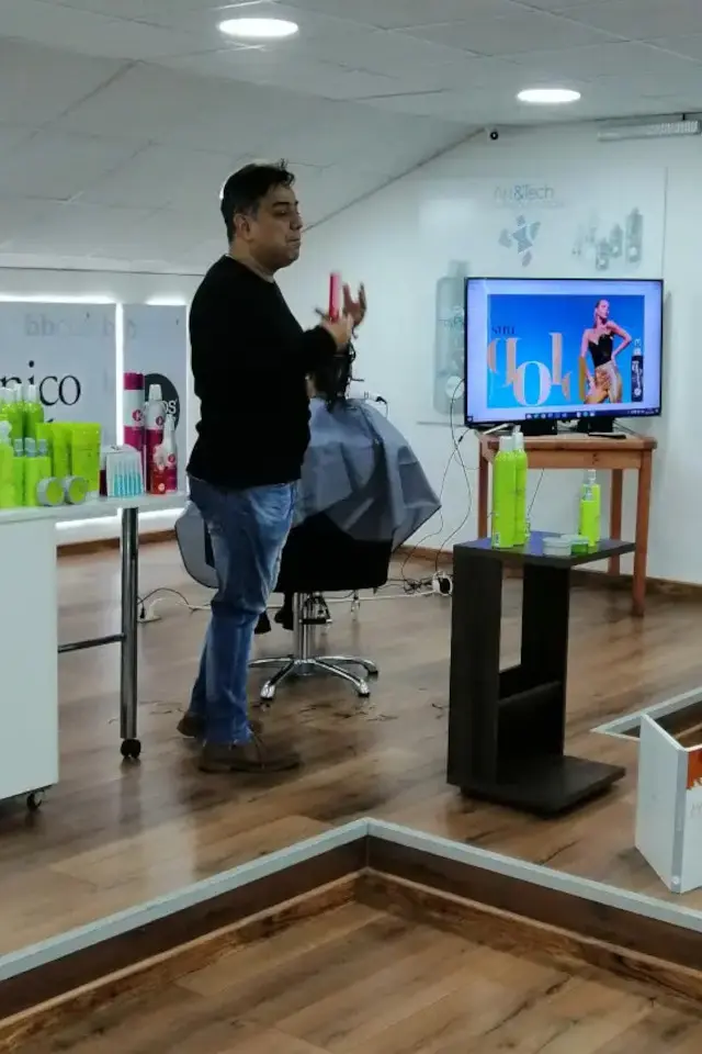 cristian vega bruna estilista